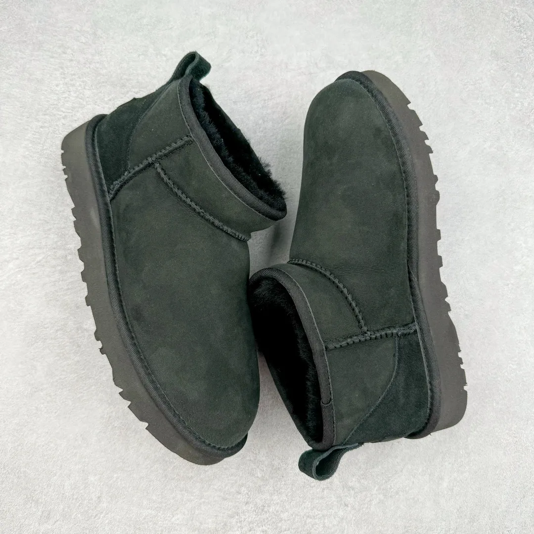 Pick up locally 💰520 UGG 6109 Zhou Dongyu Mini short boots, autumn and winter sheep fur integrated snow boots. All shoes are made from the same factory as ZP. Longfeng A-grade Australian imported sheep fur integrated men's and women's boots. Brand OEM production line. Fully follow the ZP process. OEM original pattern maker. Adhering to the principle of no original shoes and no development selection. Pay attention to every detail. The most authentic version on the market. TREADLITE "light wing" technology outsole. Lightweight/durable/flexible/pile type 35 36 37 38 39 40 41 42 43 44 45 Coding: by2936060